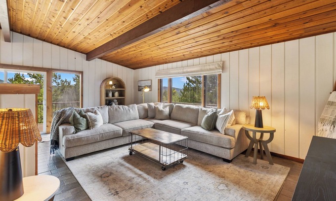 Rainbow Valley Cabin | Charming Cabin, Endless Views