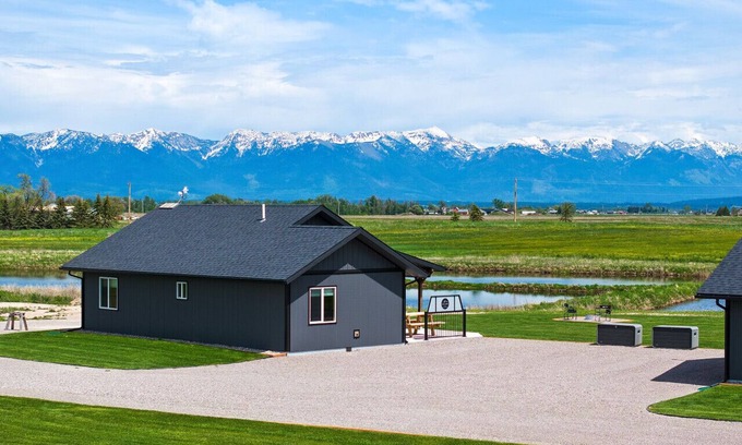 Kalispell Cabin | Charming Cabin w/Wildlife & Mountain Views