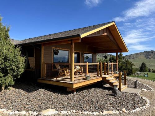 Virginia City Ranches House | Charming Cabin with Mountain Views Near Madison River in Ennis, Montana