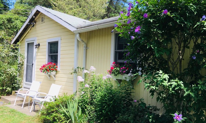 Brewster Cottage | Charming Cape Cottage in Brewster