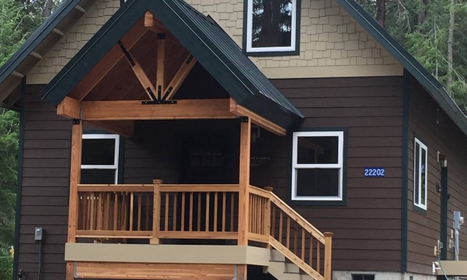 Leavenworth House | Charming Chalet in Plain with Private Hot Tub, WiFi and Game Cupboard