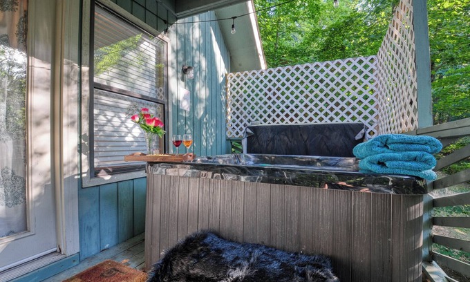 Chalet Village Ski Chalet | Charming chalet just 4 min to Gatlinburg strip-National park & Ober Mountain.