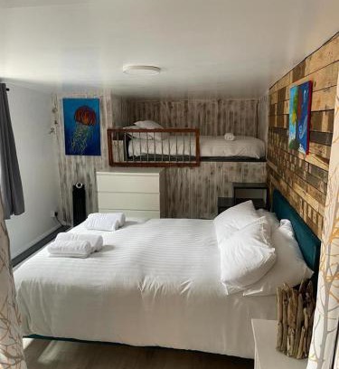 Dartmouth Ski Chalet | Charming Chalet - Sleep 3 4 & Free Parking