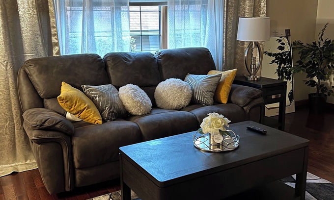 Windsor Locks Condo | Charming Chateau close to Airport