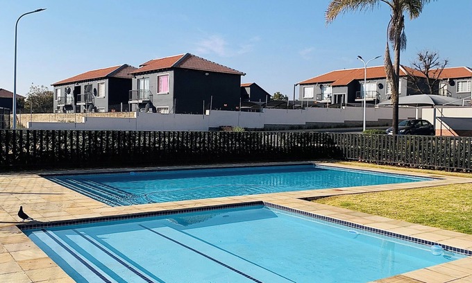 Greater Johannesburg Metropolitan Area Apartment | Charming City Apartment with Modern Comforts perfect for an urban retreat