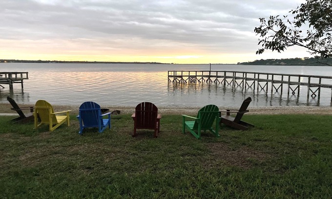 Dinero House | Charming Coastal Lakehouse *ALL INCLUSIVE*