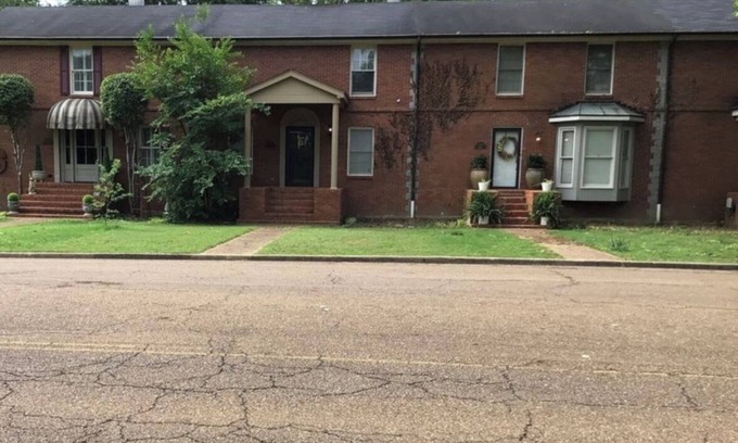 Grenada Condo | Charming condo 3-bedroom 2 bath, 2 living rooms! Stocked kitchen, laundry room