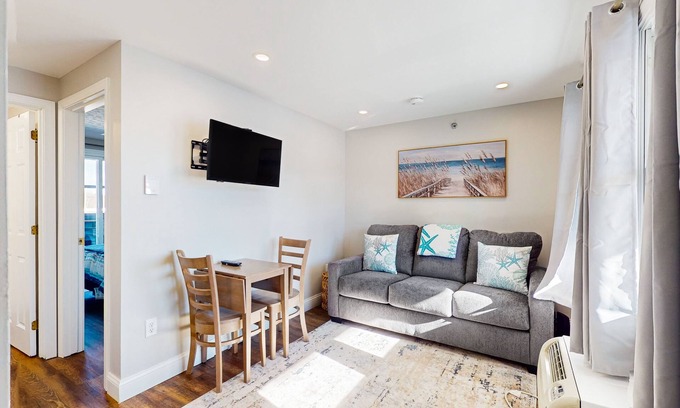 Wells Condo | Charming Condo with Pool, Hot Tub, Tennis Courts, and EV Chargers