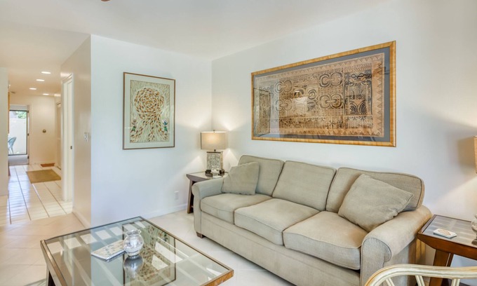 Kihei Condo | Charming condo with two pools, hot tub, two patios & washer/dryer