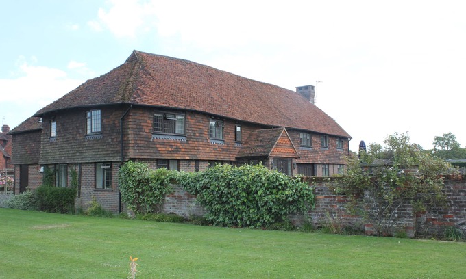 Godalming House | Charming Converted Five Bedroom Surrey Barn