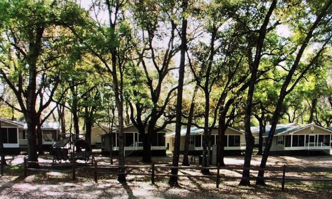 Salt Springs Cabin | Charming Cottage by the Lake!