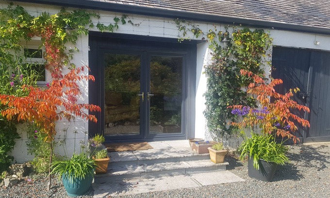 Cairndow Cottage | Charming cottage in Cairndow, set within stunning gardens with outstanding views