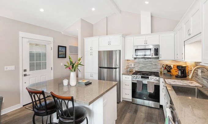 Coronado Cottage | Charming cottage in delightful Coronado