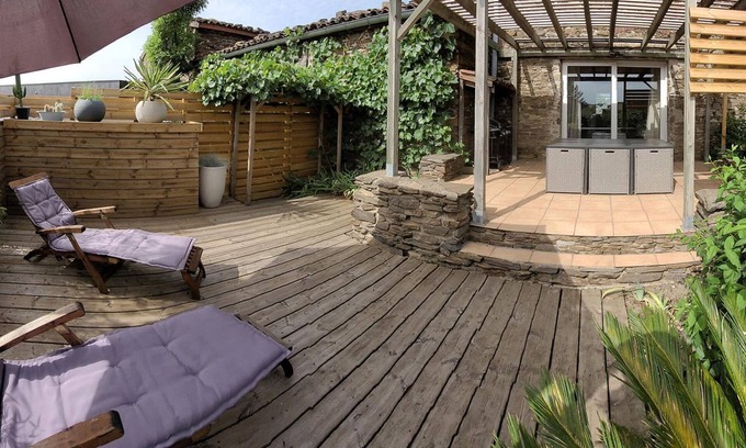 Tartaras Cottage | Charming Cottage in Tartaras - Terrace & Pets Welcome