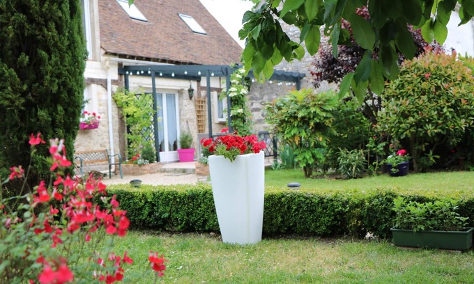 Larchant Cottage | Charming cottage near Fontainebleau, near rock climbing and hiking sites