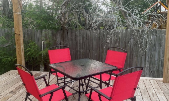 Aransas Pass Cottage | Charming cottage , super close to the water park,Port Aransas ferry, Rockport.