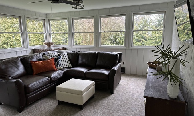 State College House | Charming Cottage with ample room for a Penn State family