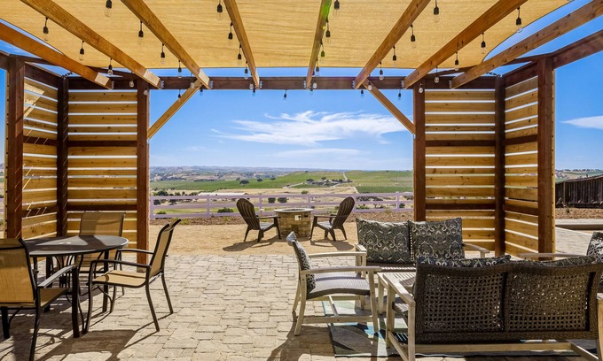 Paso Robles Cottage | Charming cottage with beautiful vineyard views, BBQ, & bocce ball court