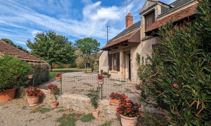 Nohant-Vic Cottage | Charming Cottage with Fireplace, Garden & WiFi Near Nohant