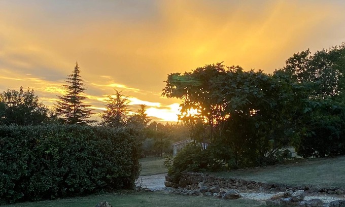 Fumel House | Charming cottage-with heated pool and 5 min from all amenities. Rest.