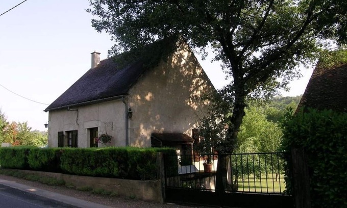 Bransat Cottage | Charming Countryside House with Garden, Fireplace, and Modern Amenities in Bransat