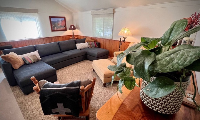 Snowbird Cottage | Charming Creekside Mountain Cottage