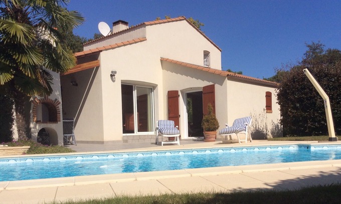 Jard-sur-Mer House | CHARMING DETACHED HOUSE WITH GARDEN, TERRACE AND SWIMMING POOL (UNHEATED)