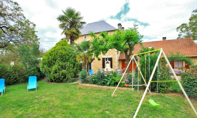 Calviac-en-Perigord Cottage | Charming Dordogne Home with Pool, Scenic Views & Family Amenities
