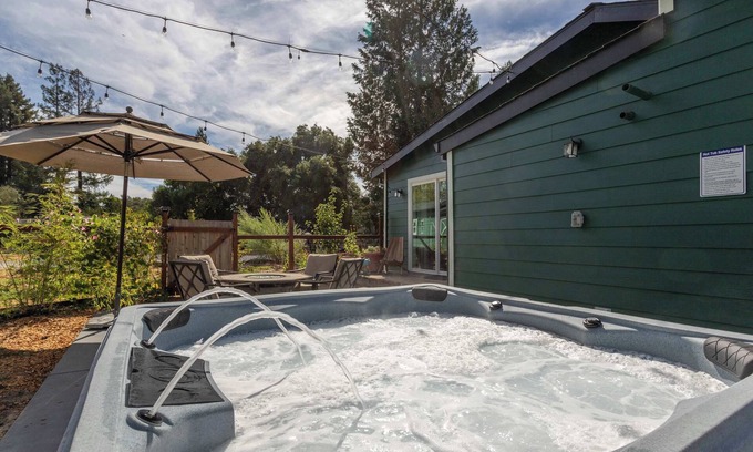 Sebastopol House | Charming Dog-Friendly Home Near Regional Park