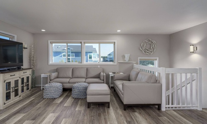 Bandon House | Charming dog-friendly home with ocean-view, beach access, & washer/dryer