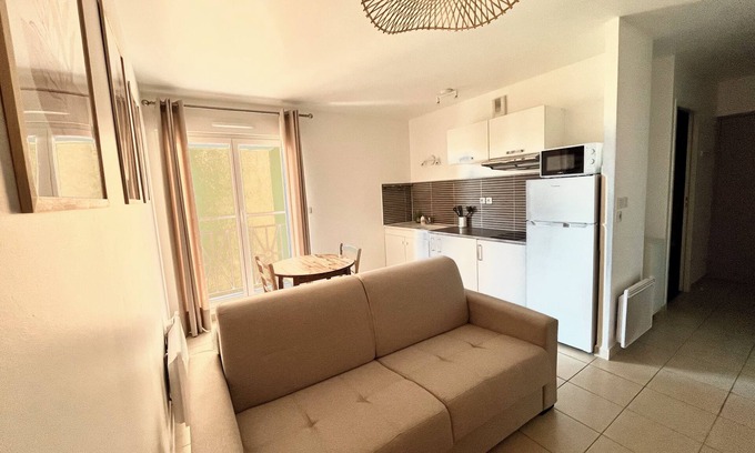 Cavaillon Apartment | Charming downtown studio