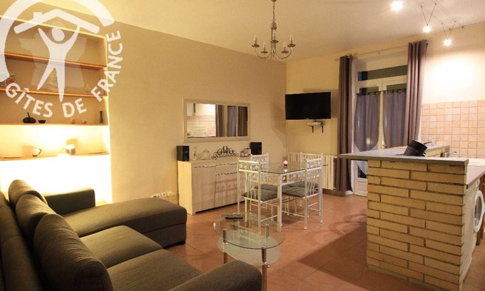 Lorcy Apartment | Charming duplex with parking and Wi-Fi near Montargis