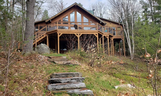 Algonquin Highlands House | Charming Family Lakefront Cottage in Algonquin Highlands