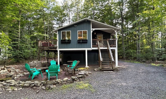 Thornhurst House | Charming Family Friendly 3-bedroom house in Pleasant Arrowhead Pocono Lake