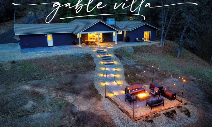 Oakhurst Villa | Charming Family-friendly house with Arcade Room and stunning view. Sleeps 16+