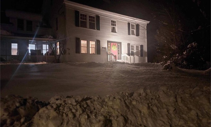 Bethel Other | Charming farmhouse on outskirts of Bethel Village