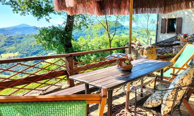 Penna San Giovanni Apartment | Charming flat, unique panorama