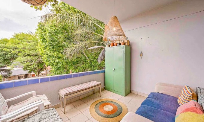 Greenside Apartment | Charming flat in the heart of a trendy, leafy and safe neighbourhood of Jozi