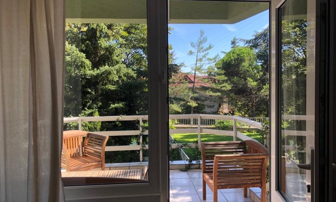 Arnavutkoy Apartment | Charming Flat w Balcony in Besiktas