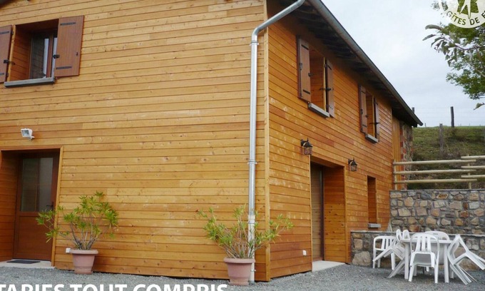 Saint-Cyr-de-Valorges Cottage | Charming cottage with terrace and pets welcome, peaceful countryside view