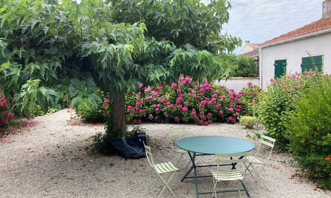 L'Echardiere House | Charming old renovated house, 500 m from the sea, in a typical village
