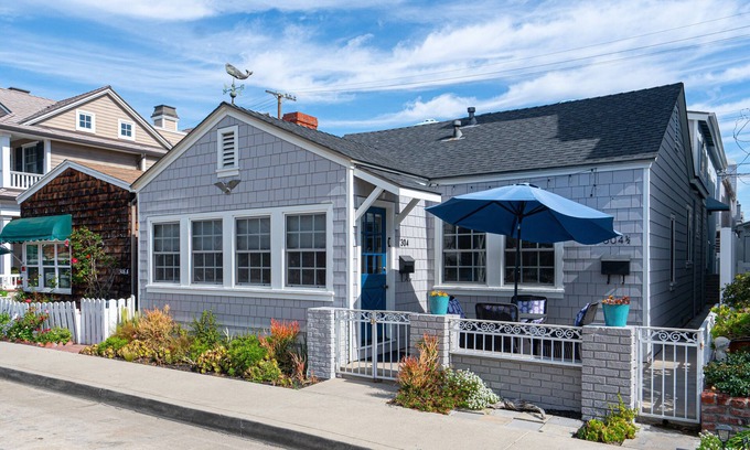 Balboa Island House | Charming Front Unit on Balboa Island