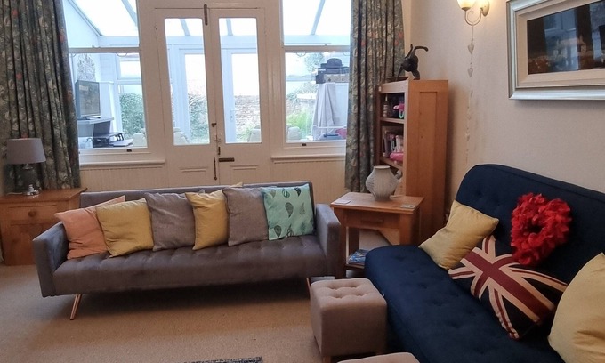Hove Apartment | Charming garden flat in Hove - 5 mins walk to sea & amenities