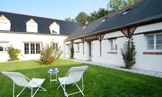 Guilly Bed & Breakfast | Charming Guest Rooms by the Loire