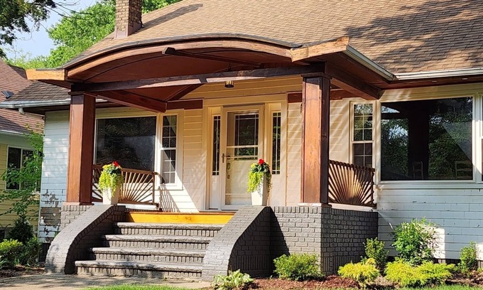 Cleveland House | Charming Historic Retreat Fenced Yard