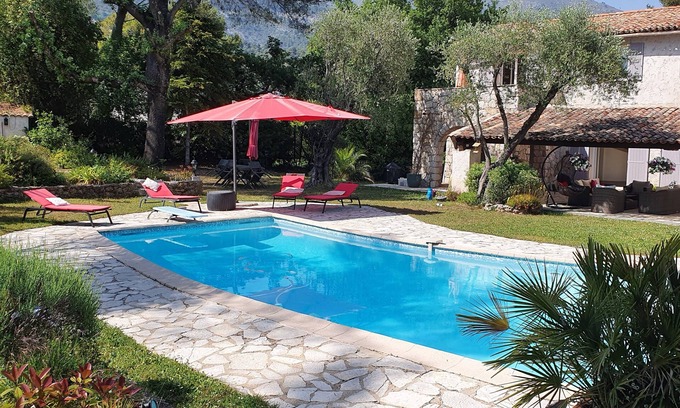 Tourrettes-sur-Loup Villa | Charming house, close to the forest, quiet with swimming pool