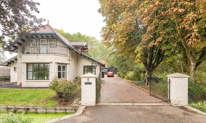 Ijsselmonde House | Charming holiday home in Poortugaal with garden