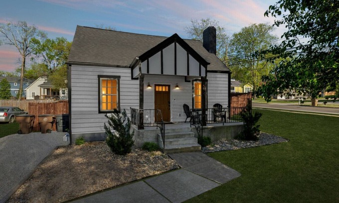 East Nashville House | Charming home mins from Downtown Nashville 8 Beds
