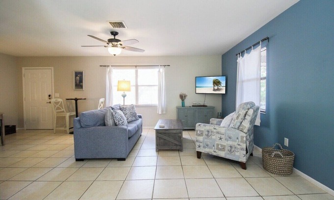 South Venice House | Charming home near Manasota Key Beach - Beach Heron