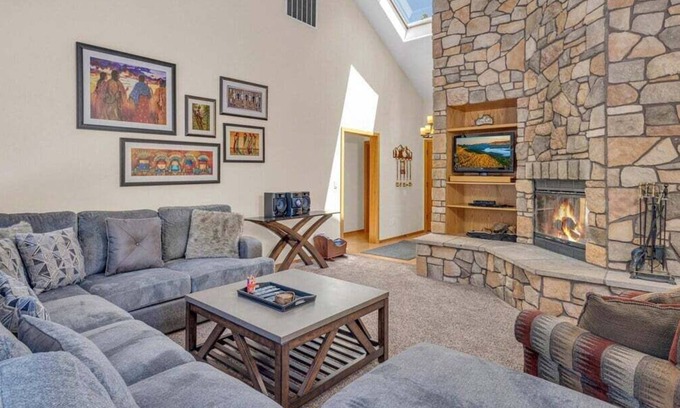 Deer Park House | Charming, Hot Tub, SHARC, A/C